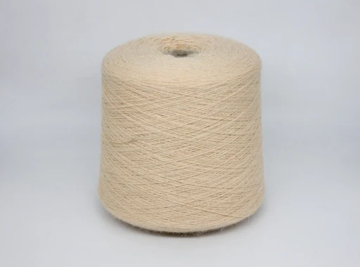 Бобинная пряжа  Angora 80 ангора 80 (80% ангора, 20% нейлон), 800м/100 гр, 13 Honey peach