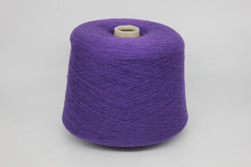 Бобинная пряжа Linsieme Cashmere Yarns Art: BATIK (Италия) (8% кашемир, 47% файн меринос, 30% вискоза, 15% полиамид), 1500м/100гр, фиалка