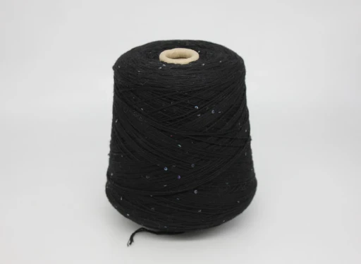 Бобинная пряжа PAILLETTES MERINO пайетки 3 мм (93% меринос, 7% пэ), 420-370м/100 гр, черный 420м/100гр