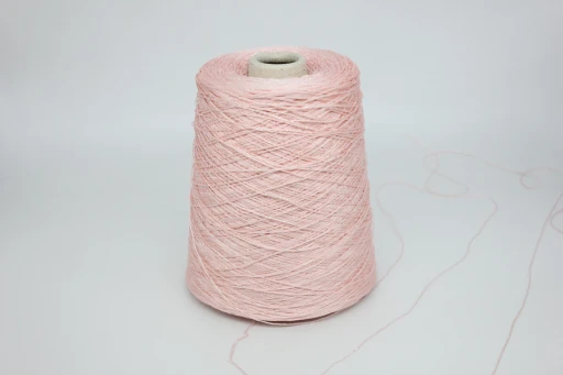 Бобинная пряжа GRUPPO FILPUCCI арт. GLIMMER (85% вискоза, 15% пэ), 580 м/100 гр, 23-611 SALMONE