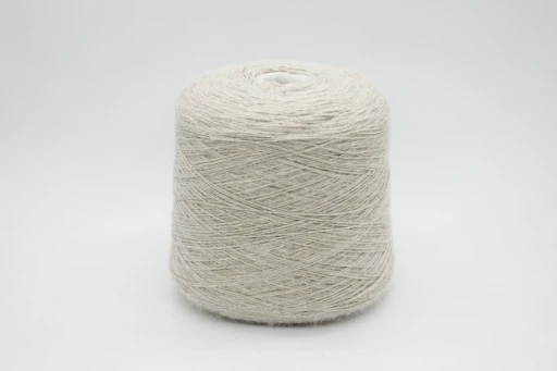 Бобинная пряжа SUSURI RIGO (100% альпака сури), 270 м/100гр, 5547 светлый беж