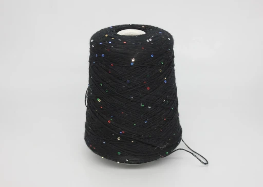 Бобинная пряжа PAILLETTES MERINO пайетки 3 мм (93% меринос, 7% пэ), 420-370м/100 гр, 40264 черный 370м/100гр
