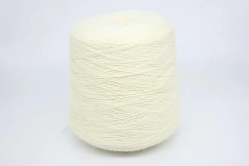 Бобинная пряжа  Angora 80 ангора 80 (80% ангора, 20% нейлон), 800м/100 гр, нежный желтый 03