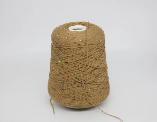 Бобинная пряжа PAILLETTES MERINO пайетки 3 мм (93% меринос, 7% пэ), 420-370м/100 гр, 43150 беж 370м/100гр