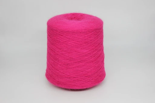 Бобинная пряжа  Angora 80 ангора 80 (80% ангора, 20% нейлон), 800м/100 гр, 33 Pink peacock