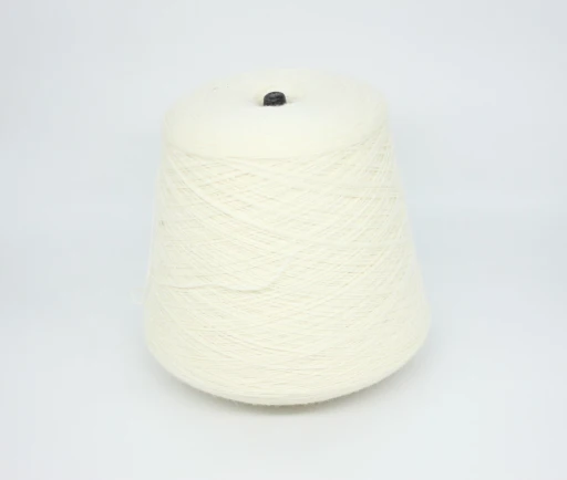 Бобинная пряжа SHETLAND INCLIFF 2/12 шетланд (100% шерсть), 600 м/100 г, молочный