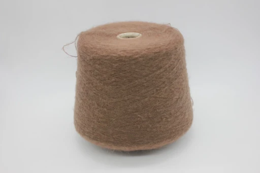Бобинная пряжа Filpucci Diabolo (30% супер кид мохер, 30% полиамид, 40%, полиакрил), 900м/100гр, 1015 ириска